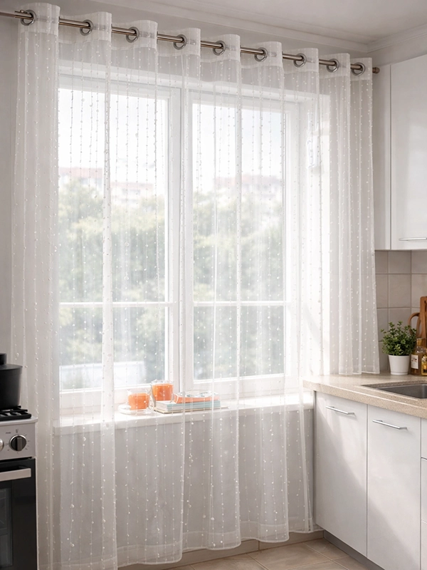 Интерьер кухни с текстилем в спокойной палитре